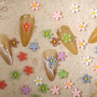 100 Peças de Flores em Miniatura em Micro Resina - Margaridas para Artesanato, Terrário e Decoração Zen - imagem 4