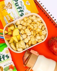 Biscoito de Arroz Mini Puffs Beterraba e Morango Zero Glúten, Integral Nhami Mami contendo 3 pacotes de 15g cada - imagem 3