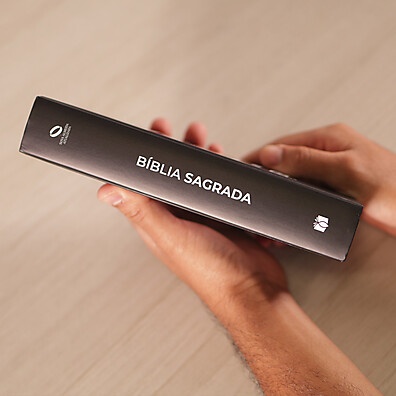 Bíblia Sagrada NAA Capa Dura – Tradição e Modernidade em 952 Páginas