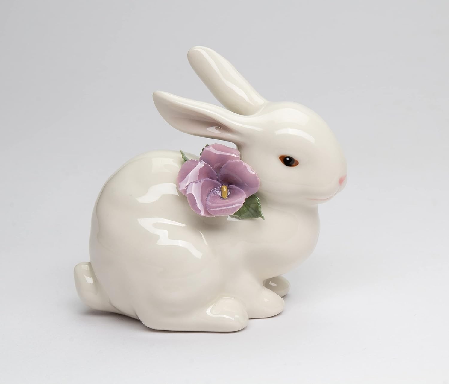 Estatueta de Porcelana Coelhinho da Páscoa com Flor Lilás - 10,8 cm | Decoração Elegante e Requintada