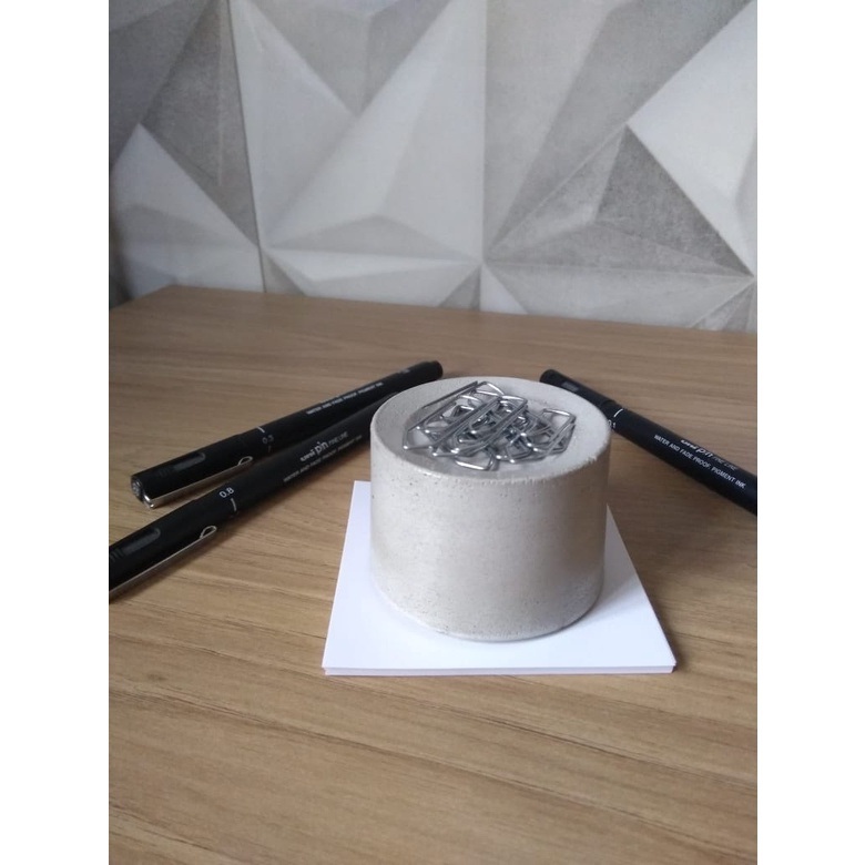 Peso de Papel Cimento Mini: Adeus Papéis Voando!