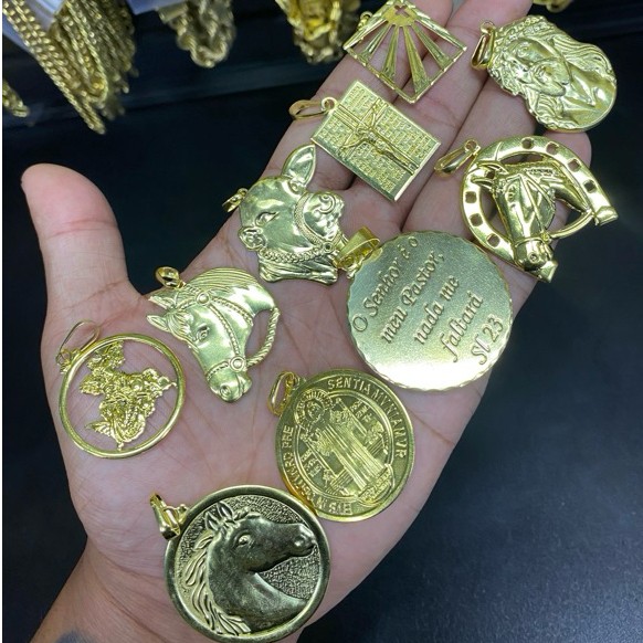 Pingente Moeda Antiga: Luxo Ouro 18k Sem Igual!