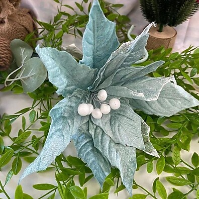 Poinsetia Azul: Enfeite de Natal Encantador