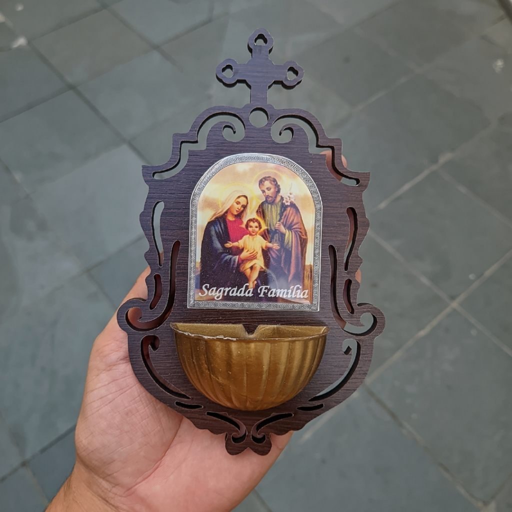 Porta Água Benta Sagrada Família: Fé e Lar