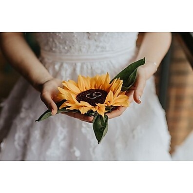 Porta Alianças Girassol: Rusticidade e Beleza para Seu Casamento