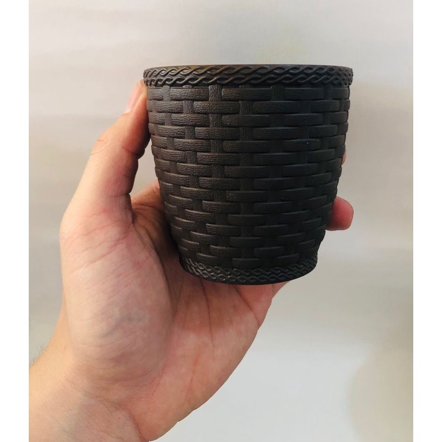 Cachepot Rattan Pequeno: Beleza e Praticidade 🌵