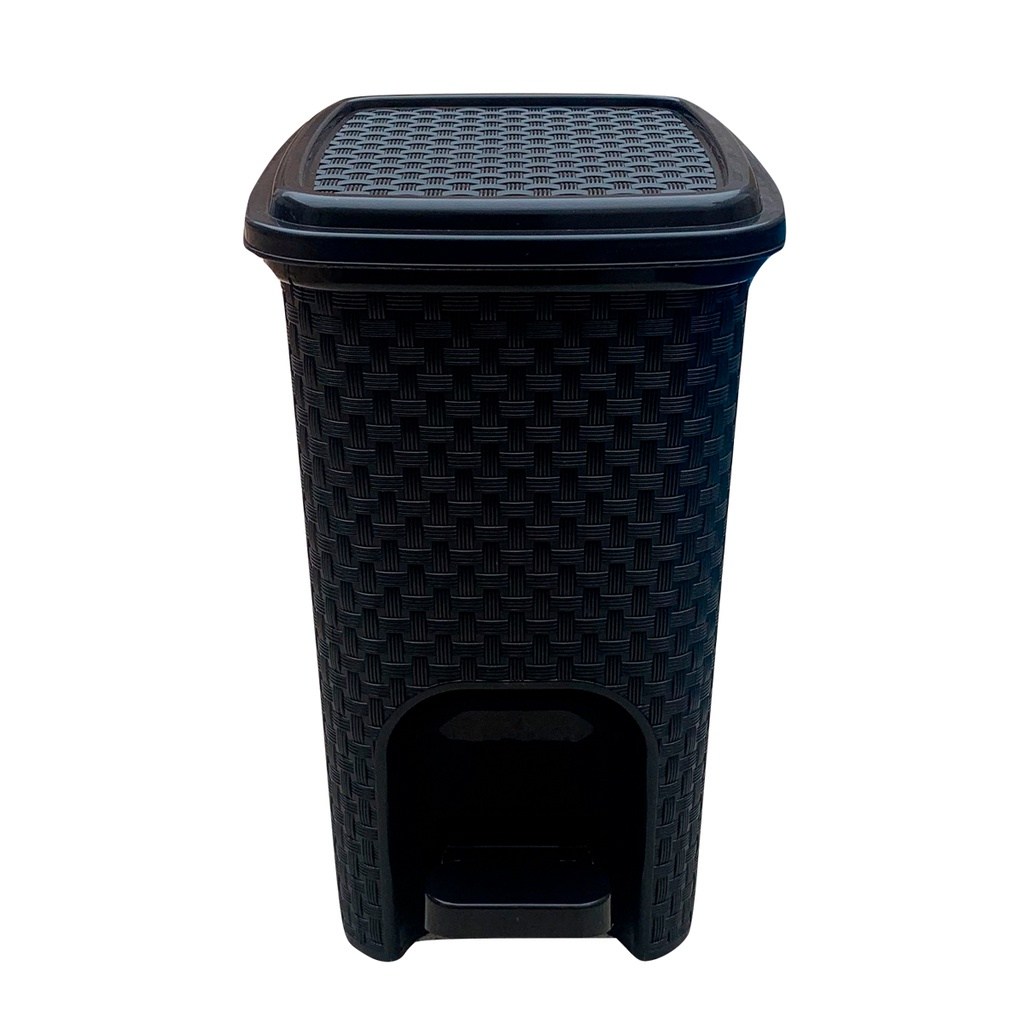 Lixeira Preta 7L com Pedal Rattan – Elegância e Praticidade