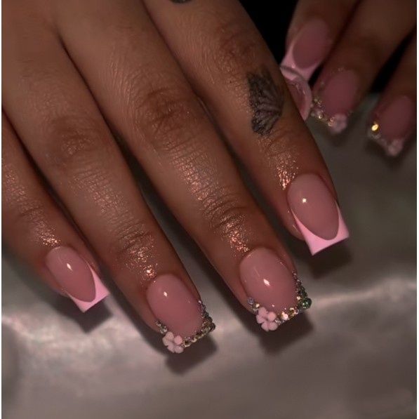 Unhas Postiças Francesinhas: Realismo e Praticidade!