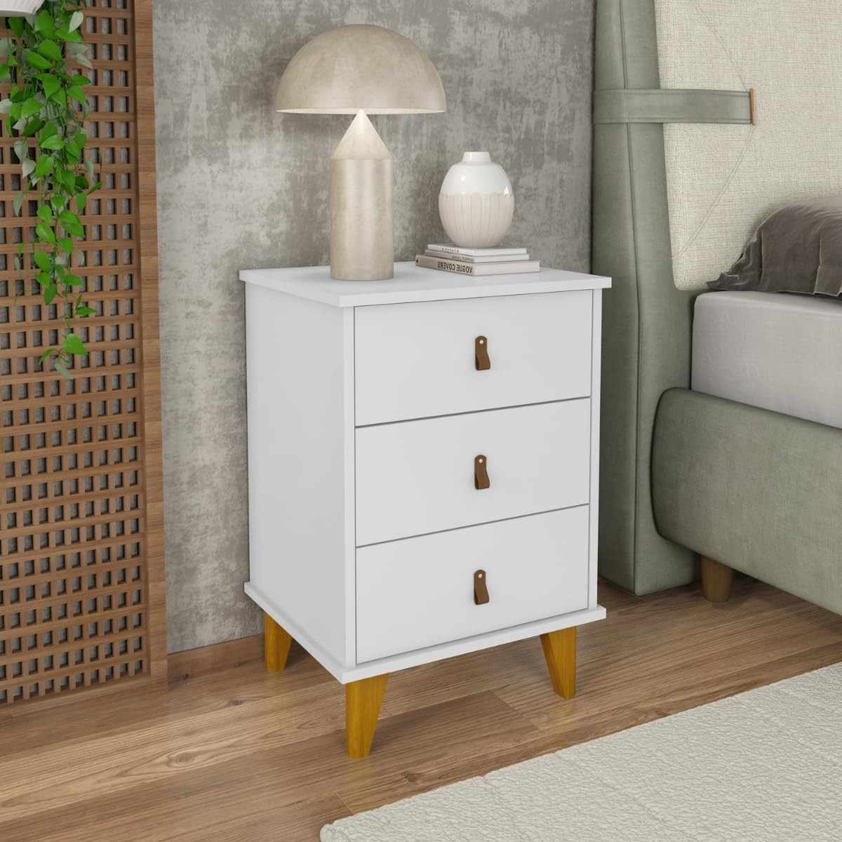 Mesa de Cabeceira Grécia com 3 Gavetas e Puxadores de Couro Branco - Design Sofisticado para seu Quarto