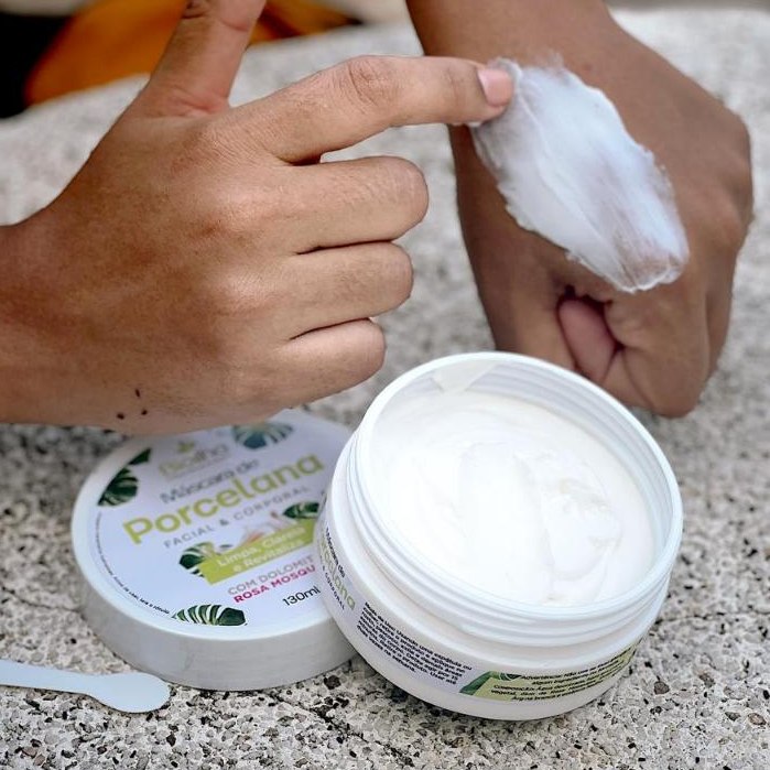 Máscara de Porcelana Bioilha: Pele Clara e Radiante