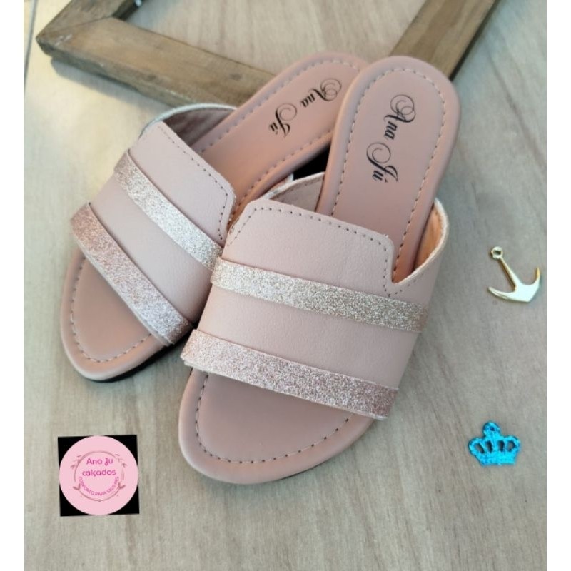 Rasteirinha Brilho: Conforto e Estilo no Verão!