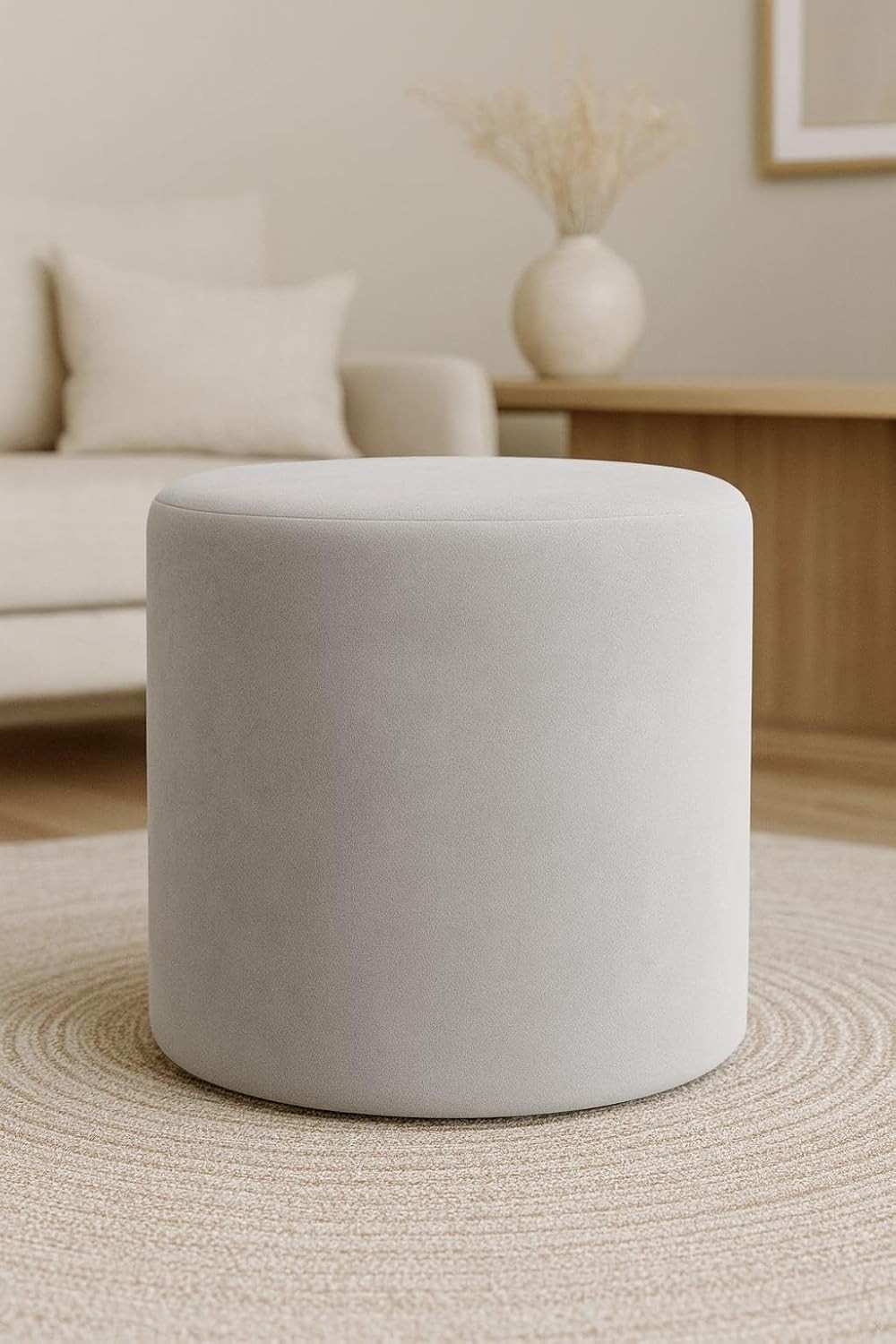 Puff Decorativo Redondo Suede Nude - Estofado Moderno para Sala e Quarto