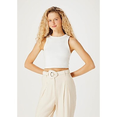 Regata Feminina Cropped com Decote Halter Neck Hering: Conforto e Estilo em Ribana Canelada