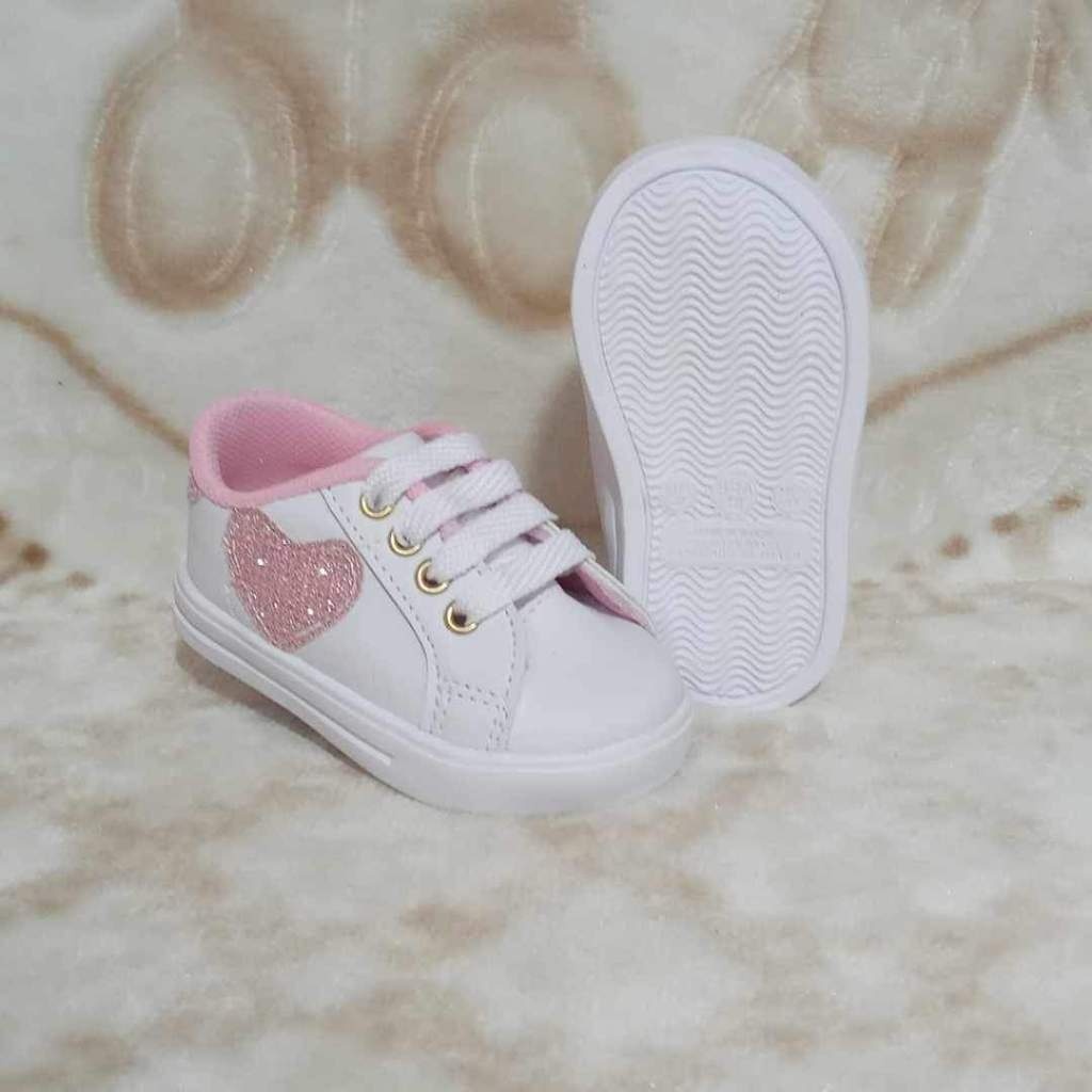 Tênis Infantil Menina Estiloso com Coração Rosa