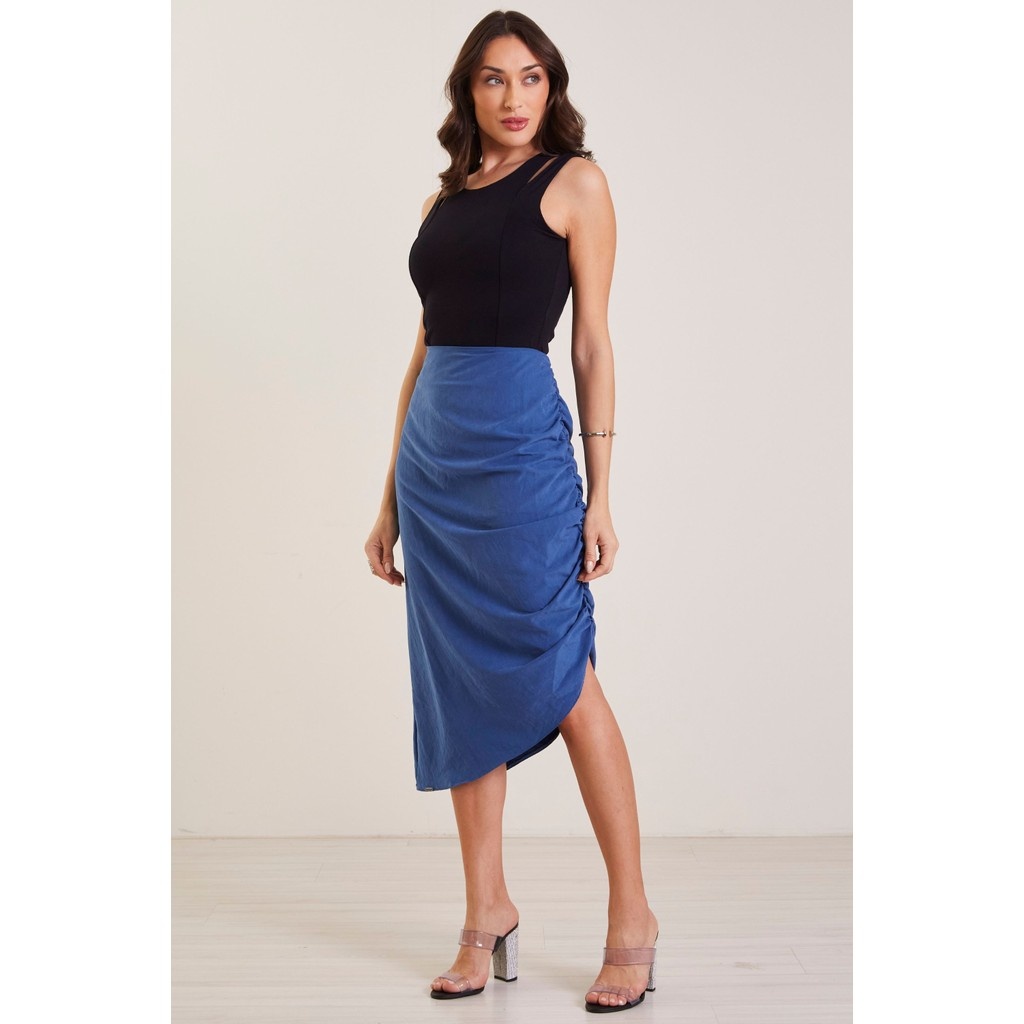 Saia Acetinada Azul: Elegância e Conforto