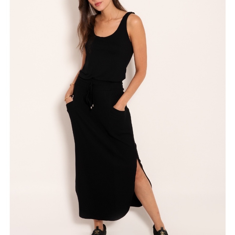 Saia Canelada com Bolso: Elegância e Conforto