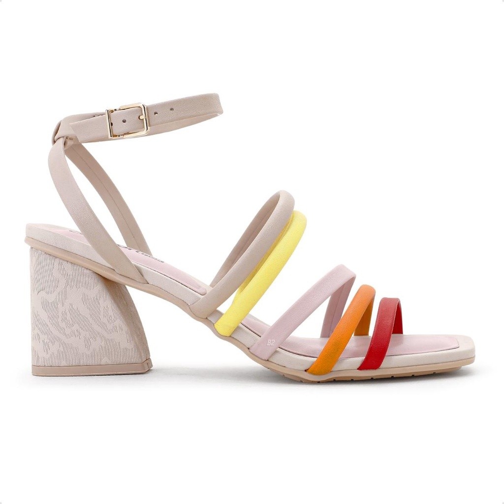 Sandália Comfortflex: Salto Médio e Conforto!