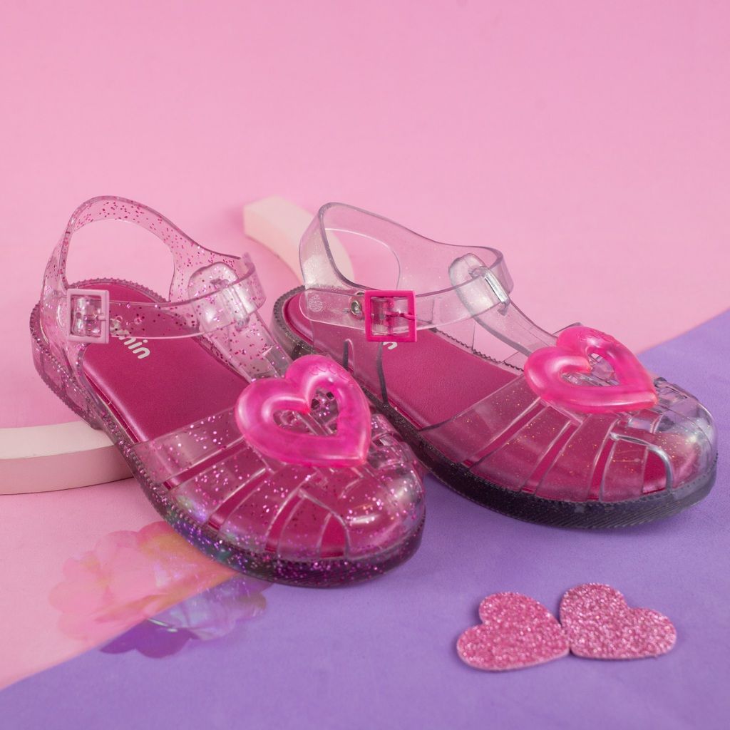 Sandália Infantil Coração Glitter: Conforto e Estilo!