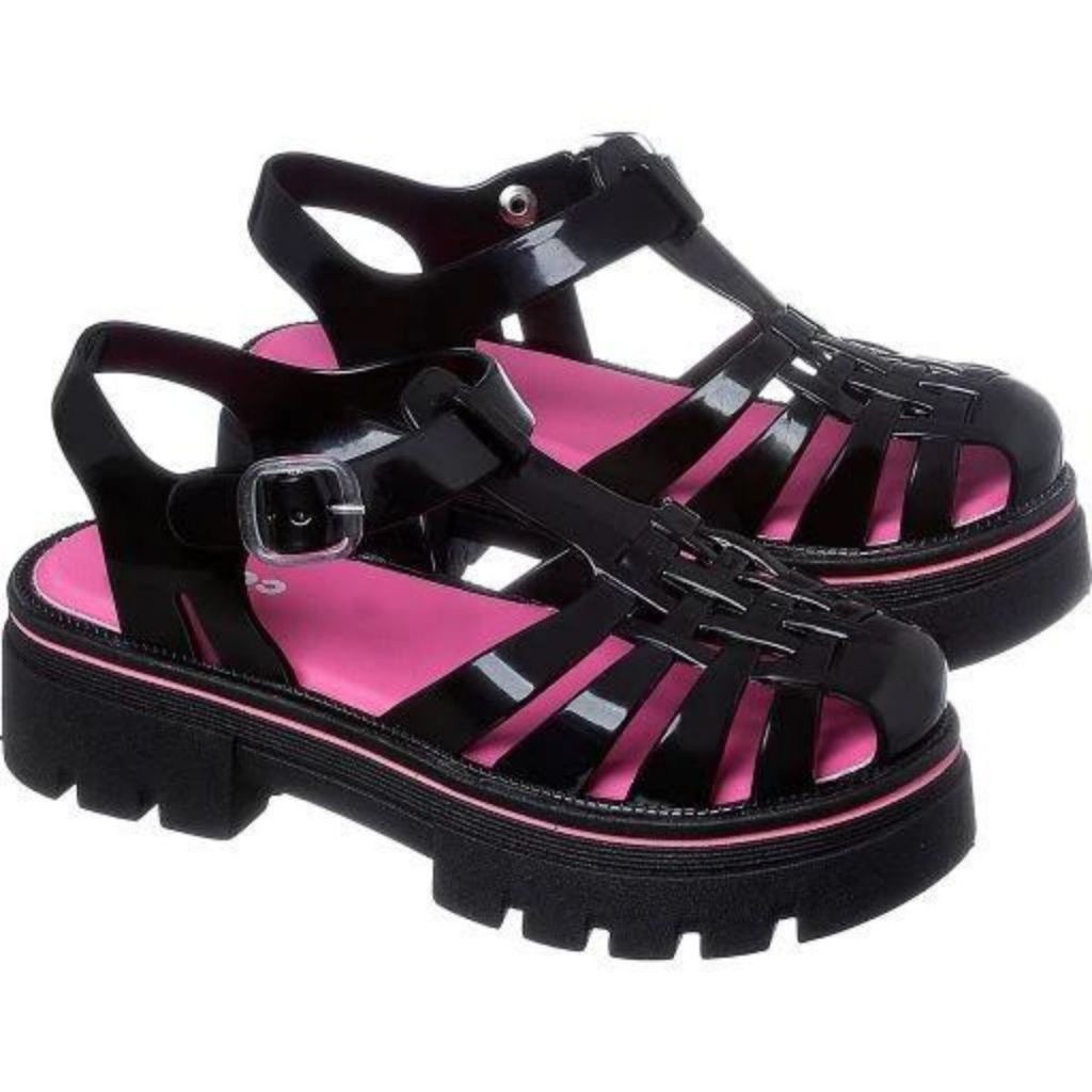 Sandália Infantil Tratorada: Estilo e Conforto!