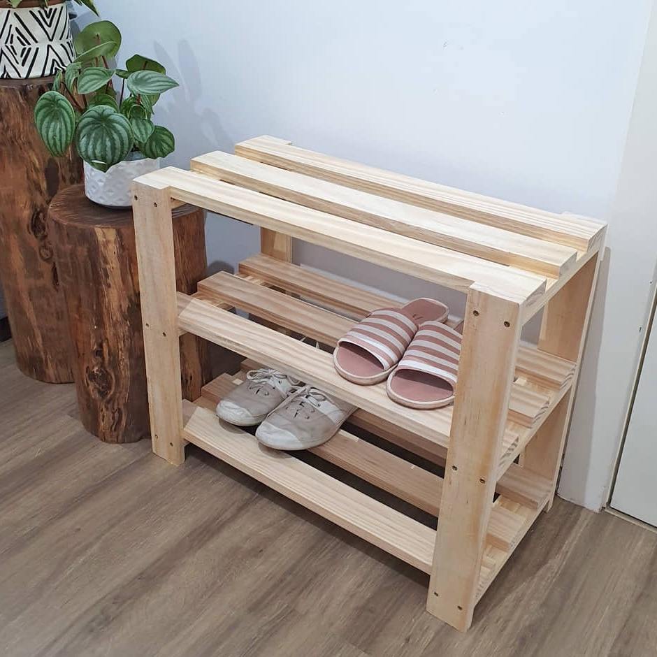 Sapateira de Madeira 3 Prateleiras: Organize Seus Sapatos com Estilo!