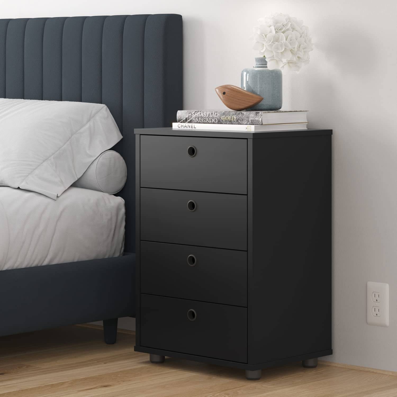 Mesa de Cabeceira com 4 Gavetas Classic em Preto – Organize seu Quarto com Estilo