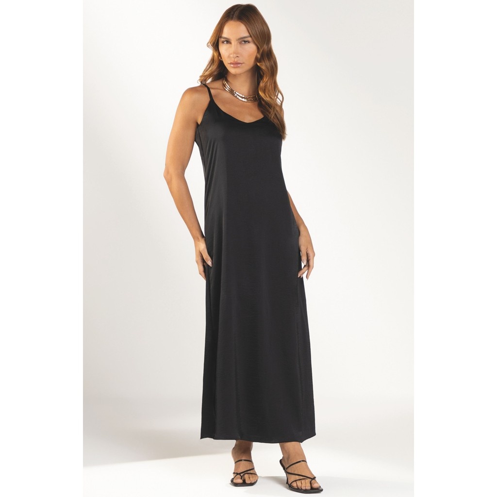 Slip Dress Preto: Elegância e Charme!
