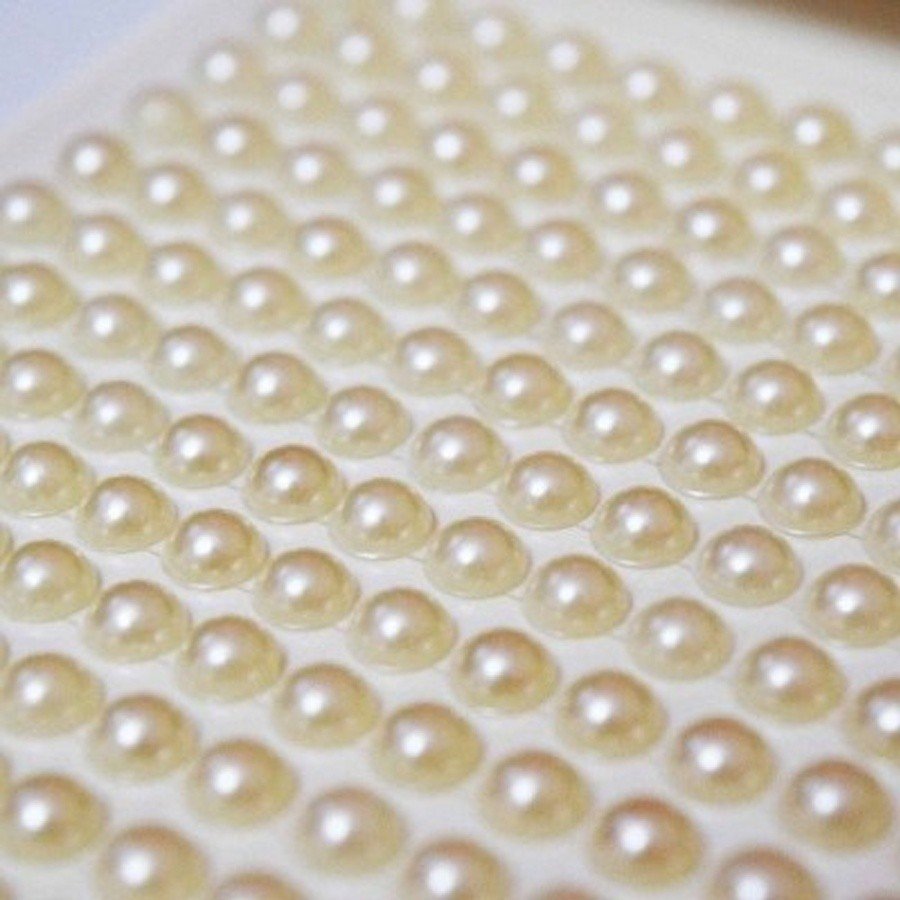 Strass e Pérolas Adesivas: Decore com Brilho!