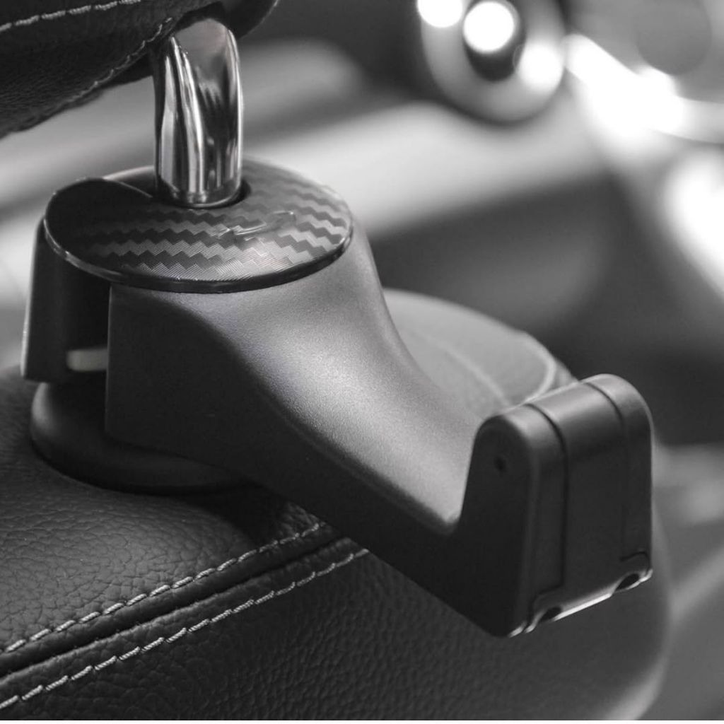 Suporte Universal para Celular e Gancho de Sacola para Carro – Prático e Seguro!