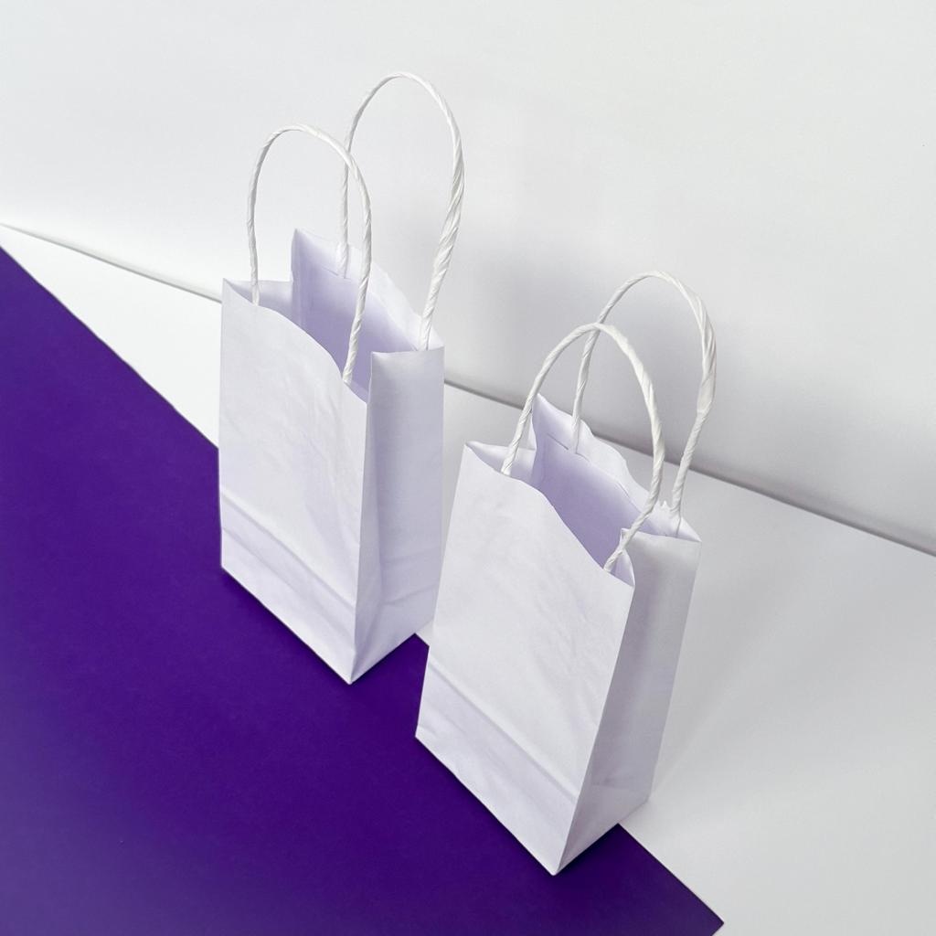 Sacola Kraft Branca: Elegância e Sustentabilidade