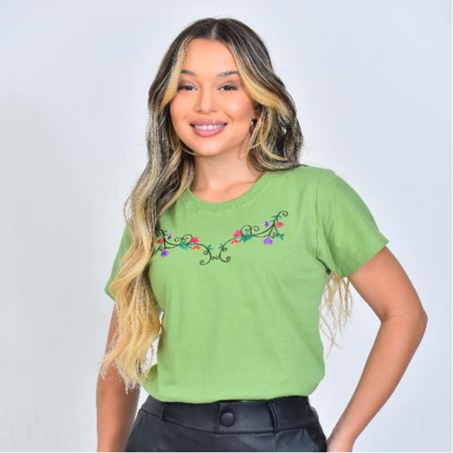 T-Shirt Arabesco: Algodão Premium e Bordado Exclusivo