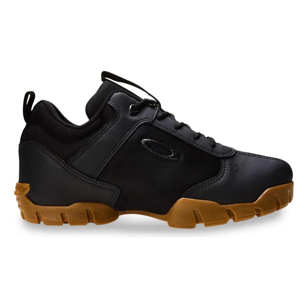 Tênis Oakley Battle Black Gum: Conforto e Estilo para Aventuras