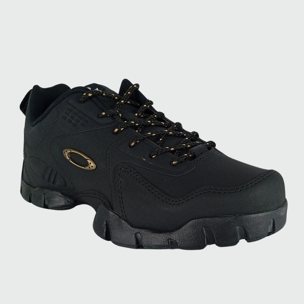 Tênis Oakley Stratus Black Gold: Conforto e Durabilidade