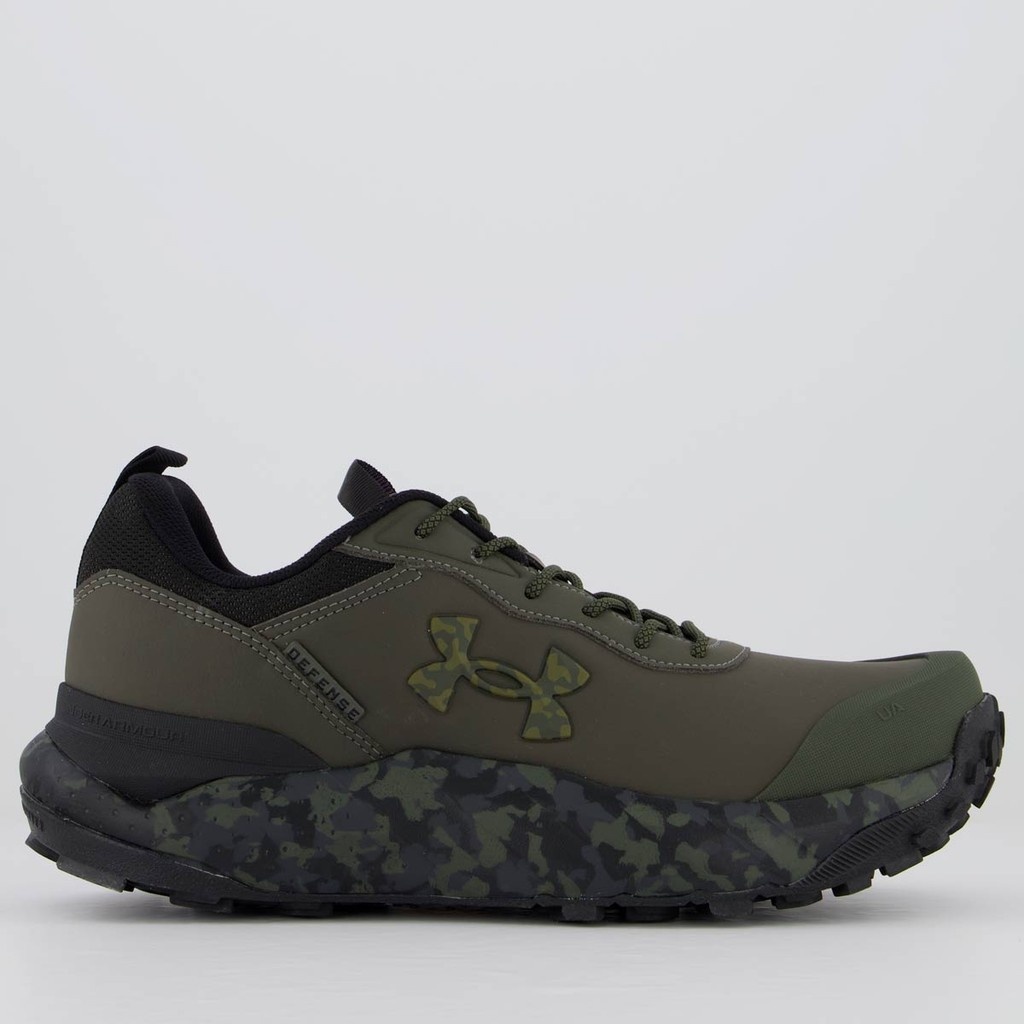 tenis-under-armour-defense-low-verde-performance-na-trilha