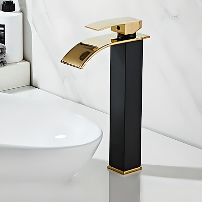 Torneira Cascata Dourada: Luxo para seu Banheiro