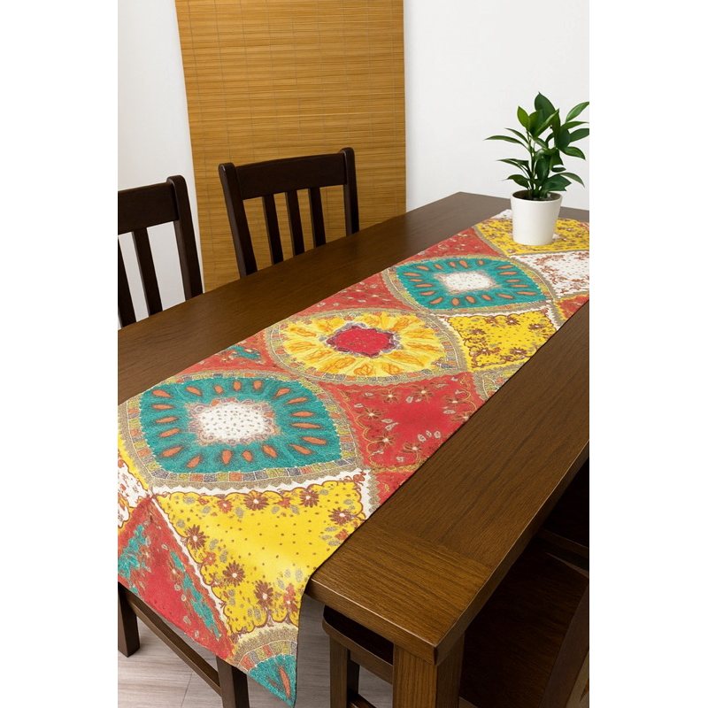 Trilho de Mesa Estampado 1,35m – Elegância Prática para sua Mesa