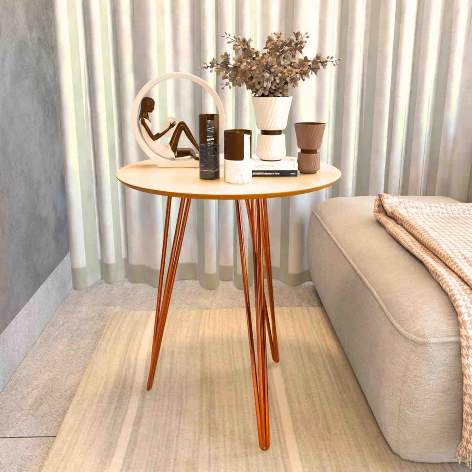 Mesinha Lateral Redonda de Canto com Pé Tripé em Ferro - Design Off White Freijó