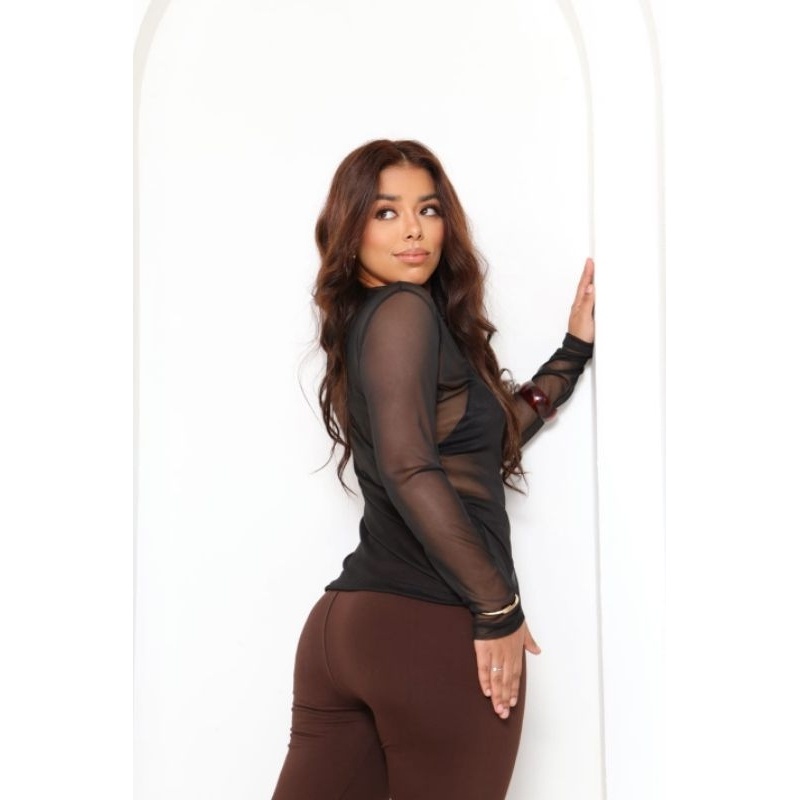Blusa Manga Longa de Tule Transparente: Elegância e Estilo Único