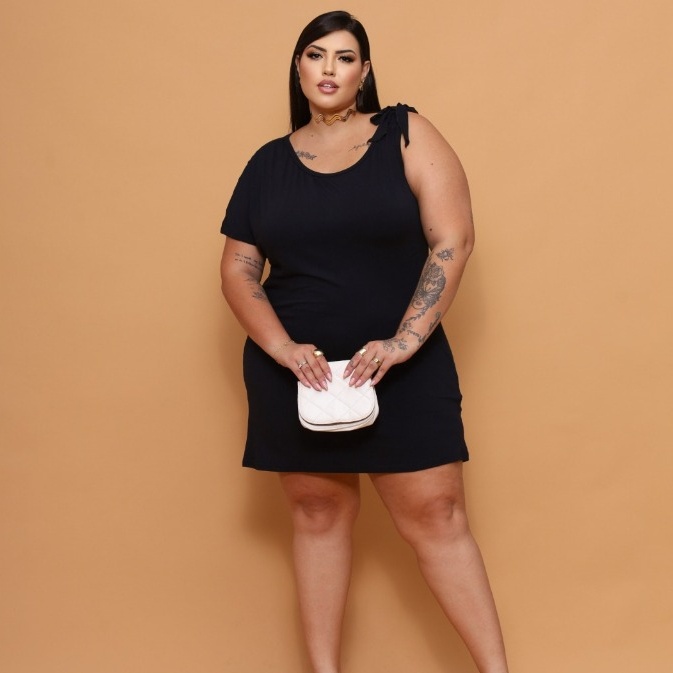 Vestido Plus Size Curto com Amarração no Ombro - Estilo e Conforto